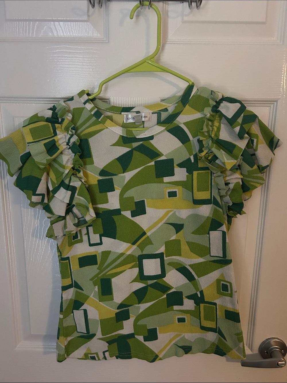 Green Geometric Ruffle Sleeve Blouse